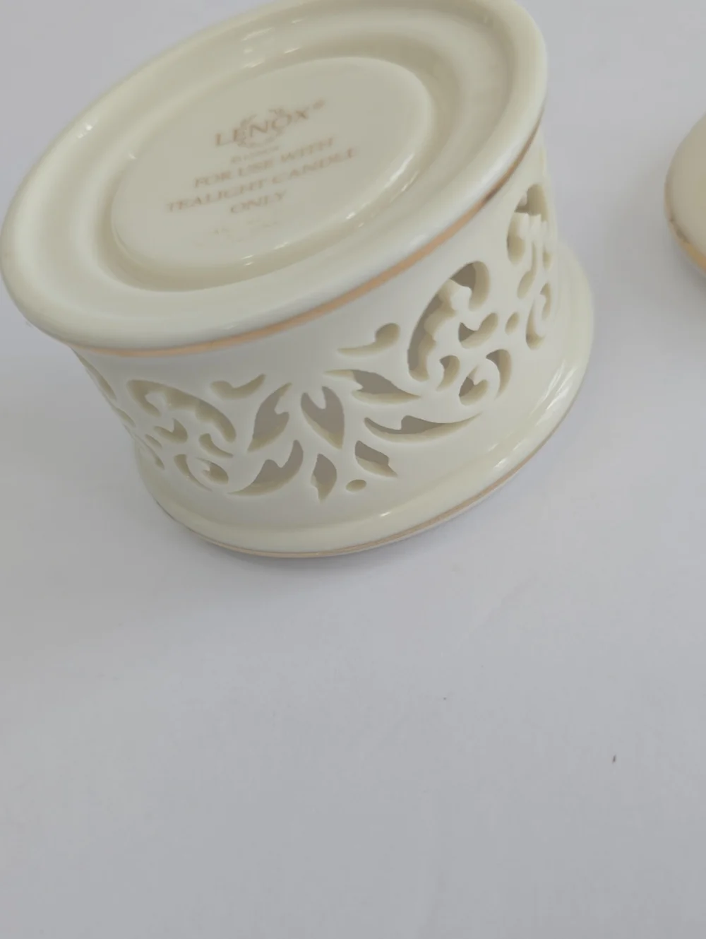Lenox Pierced China Votive Tea Light Candle Holder With Lid Gold Trim Off White